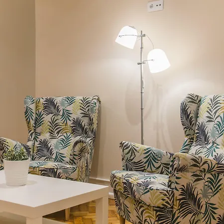 Home Out Rooms & Apartments *