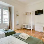 Apartament Out &