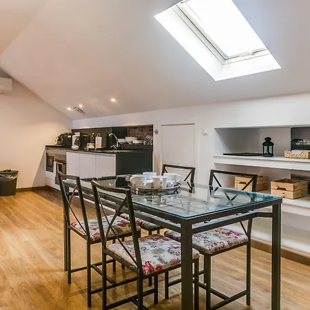 Home Out Rooms & Apartments