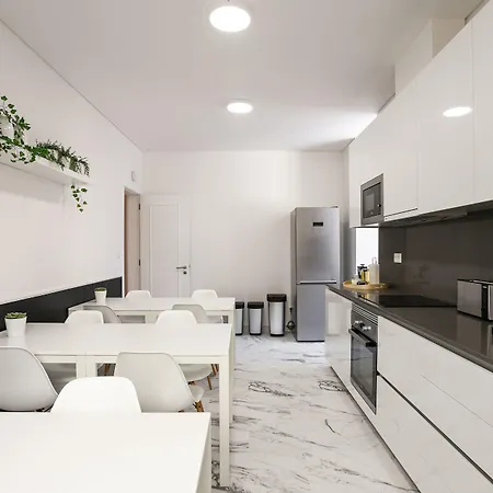 Home Out Rooms & Apartments