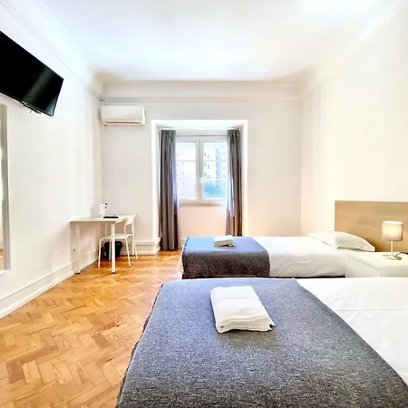 Home Out Rooms & Apartments *