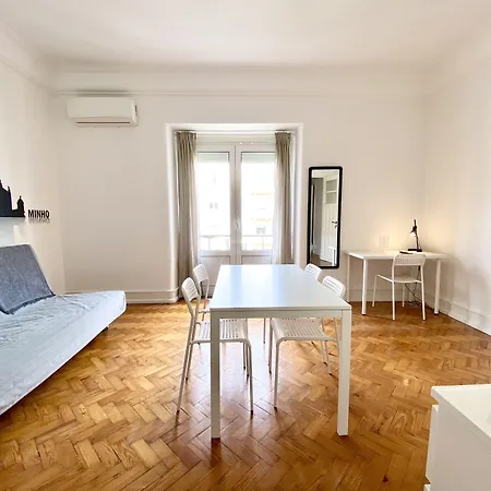 Home Out Rooms & Apartments *