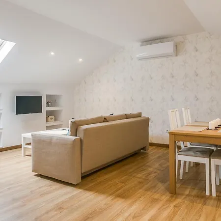 Home Out Rooms & Apartments Apartment *