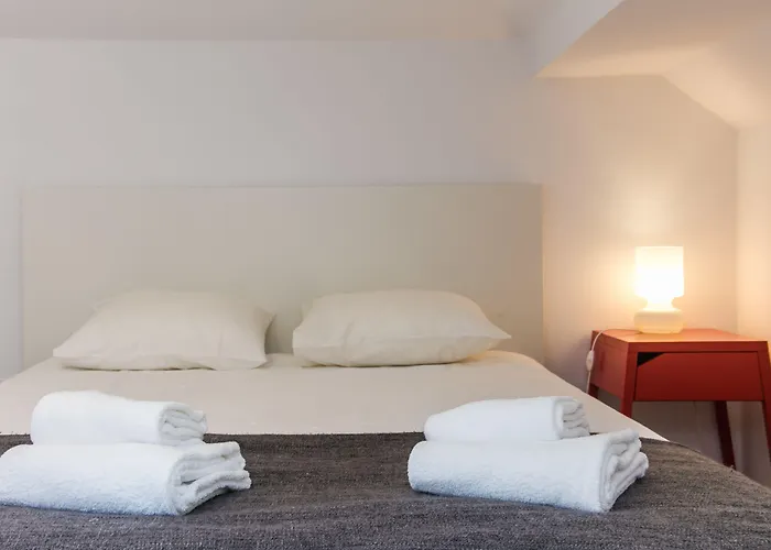 Home Out Rooms & Apartments *