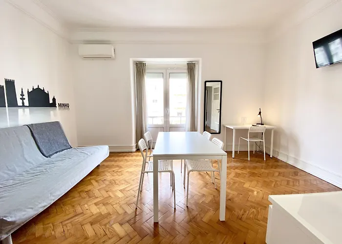 Home Out Rooms & Apartments *